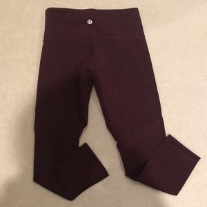 Wonder Under Cropped LuIulemon leggings. Size 2